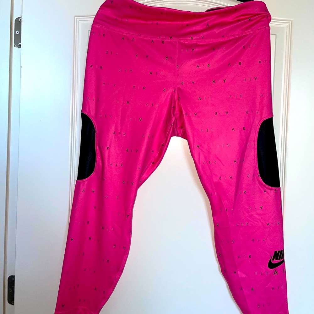 Nike High Rise Tight Fit Leggings